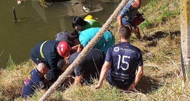 Rescataron a un hombre que cay al arroyo Tapalqu